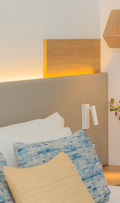 Verschiedene Kissen im Hotel MYSEAHOUSE Flamingo