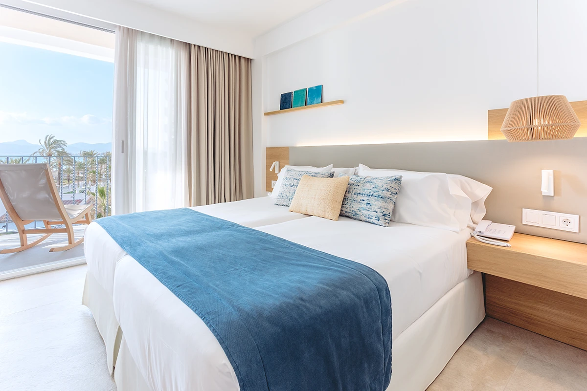 Doppelzimmer mit seitlichem Meerblick im Hotel MYSEAHOUSE Flamingo Doppelzimmer mit seitlichem Meerblick im Hotel MYSEAHOUSE Flamingo
