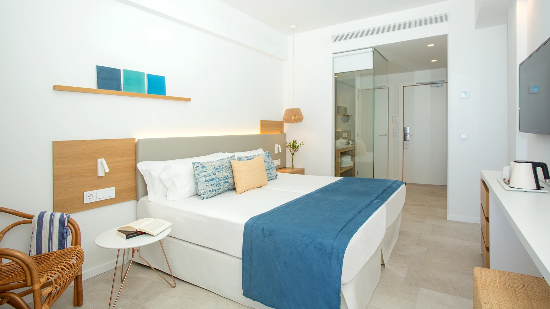 Habitación Doble con ducha y televisor en Hotel MYSEAHOUSE Flamingo
