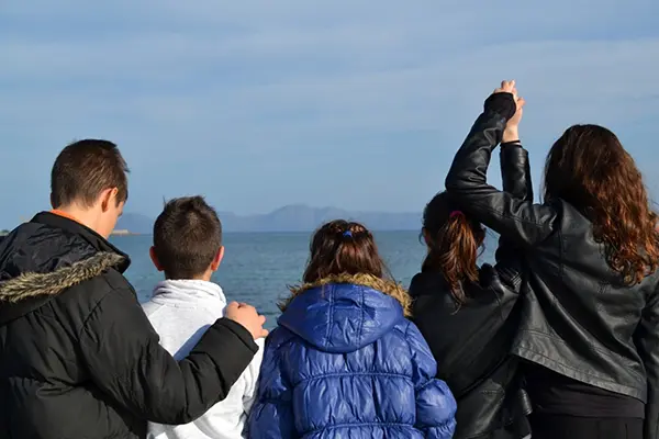 Kinder am Meer von der Nazaret-Stiftung Mallorca Hotel MYSEAHOUSE Flamingo