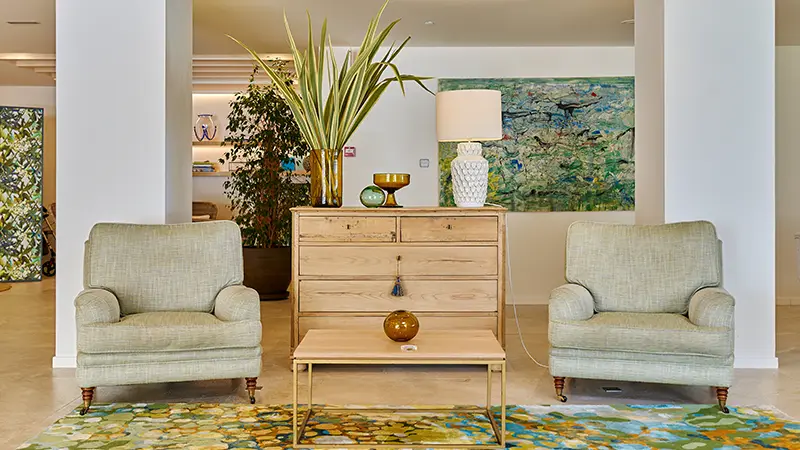 Muebles de la entrada en Hotel MYSEAHOUSE Flamingo