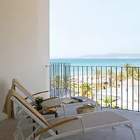 Balcón con balancin mallorquin habitaciones Hotel MYSEAHOUSE Flamingo