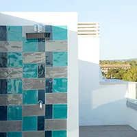 Ducha exterior habitaciones Hotel MYSEAHOUSE Flamingo