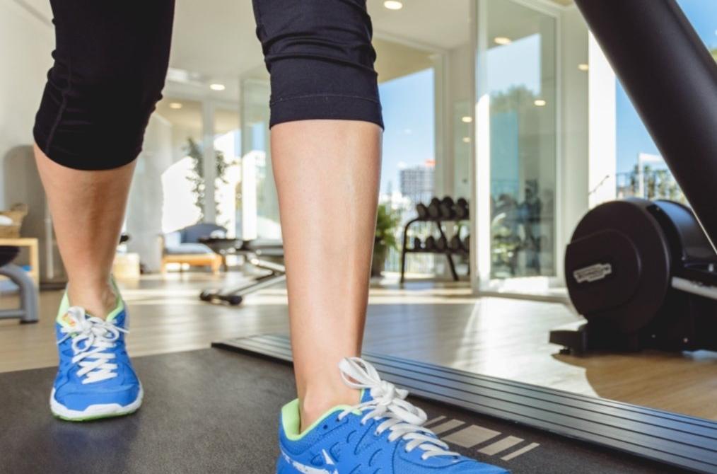 SPORT UND FITNESSRAUM SPORT UND FITNESSRAUM